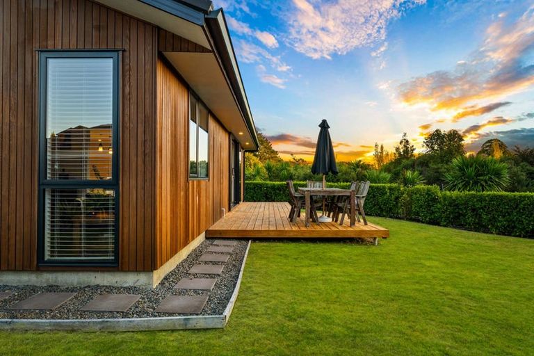 Photo of property in 13 Vogwill Road, Kumeu, 0810