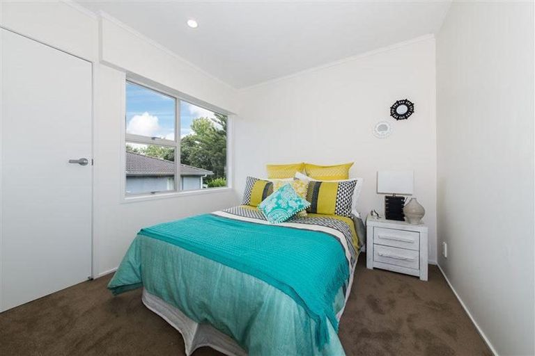 Photo of property in 2/4210a Great North Road, Glendene, Auckland, 0602