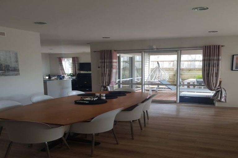 Photo of property in 44 Corricvale Way, Northcross, Auckland, 0630