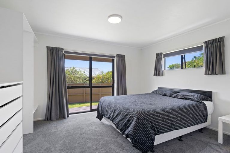 Photo of property in 23 Marchant Place, Westown, New Plymouth, 4310