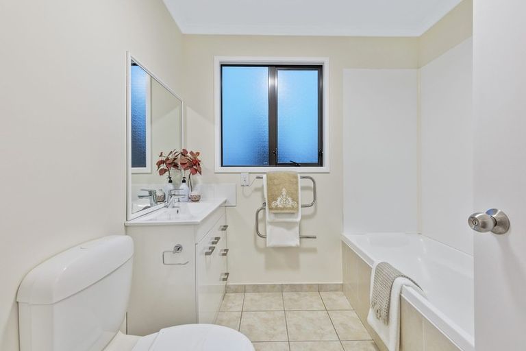 Photo of property in 4 Kippure Close, East Tamaki, Auckland, 2013