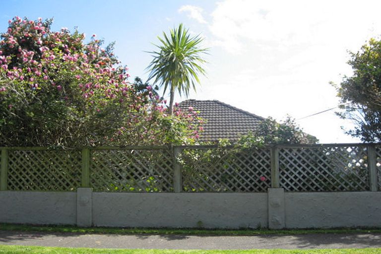 Photo of property in 4 Gordon Street, Glen Avon, New Plymouth, 4312