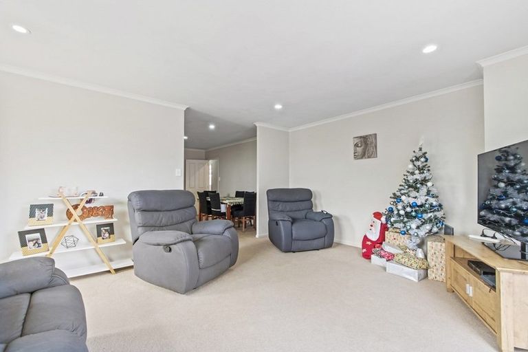 Photo of property in 182 Keri Vista Rise, Papakura, 2110