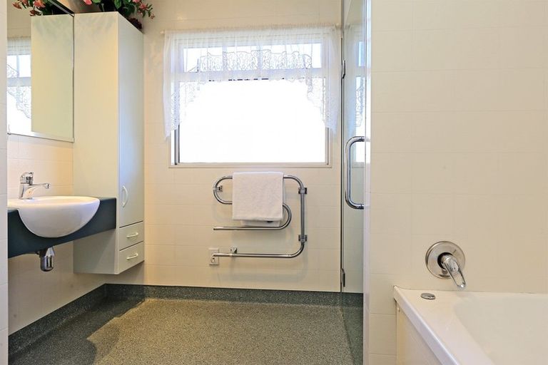 Photo of property in 10 Rutland Place, Taradale, Napier, 4112