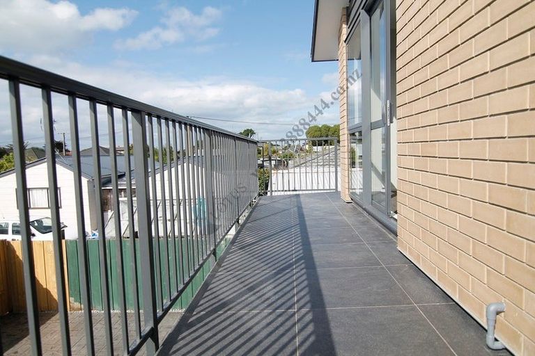 Photo of property in 104 Bowhill Road, New Brighton, Christchurch, 8083