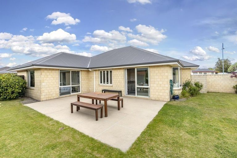 Photo of property in 5 Harrys Way, Redwood, Christchurch, 8051