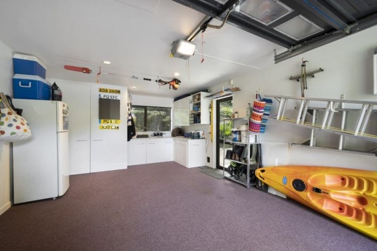 Photo of property in 1 Kakariki Grove, Waikanae, 5036