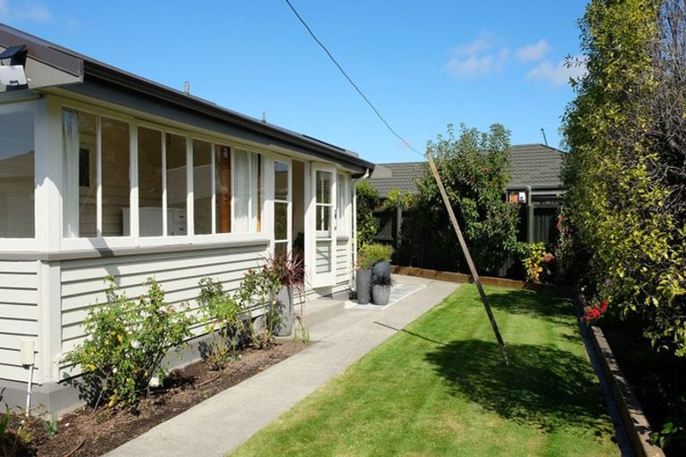 Photo of property in 49 Sawyers Arms Road, Northcote, Christchurch, 8052
