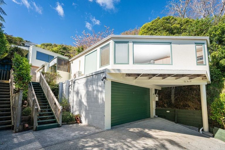 Photo of property in 2 Huntingdon Street, Northland, Wellington, 6012