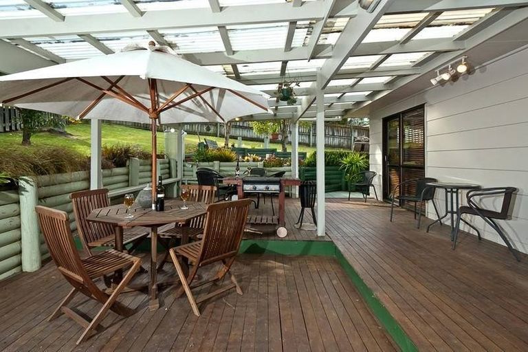 Photo of property in 19 Topliss Drive, Northcross, Auckland, 0632