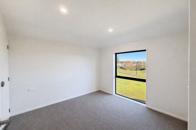 Photo of property in 6/18 Albert Road, Kelston, Auckland, 0602