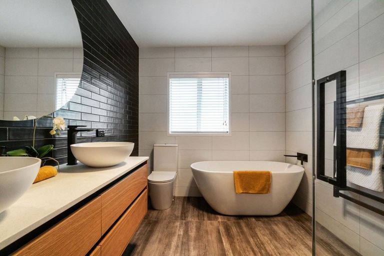 Photo of property in 30 Norman Close, The Gardens, Auckland, 2105