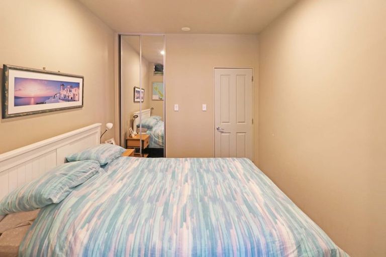 Photo of property in Atrium Towers, 2e/154 The Terrace, Wellington Central, Wellington, 6011