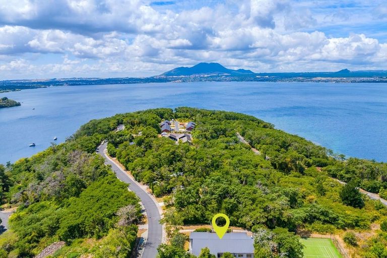 Photo of property in 10 Parawera Drive, Acacia Bay, Taupo, 3330