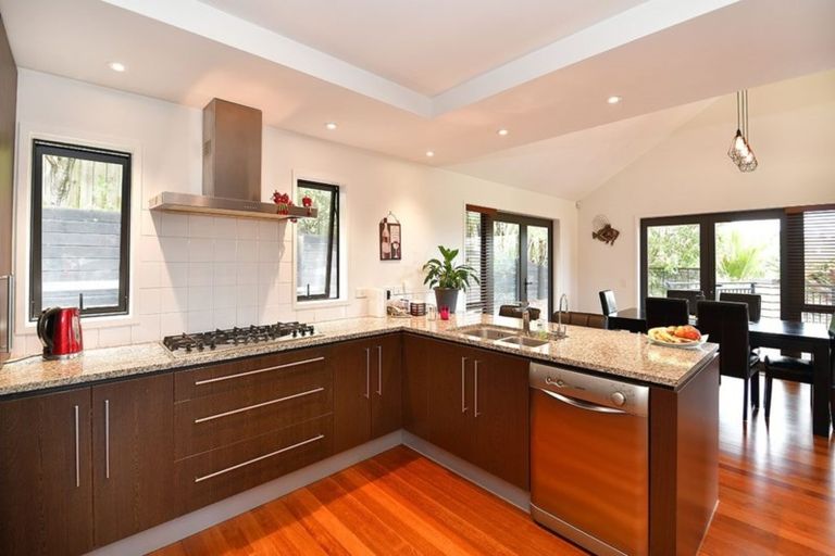 Photo of property in 35 Landvale Court, Browns Bay, Auckland, 0630