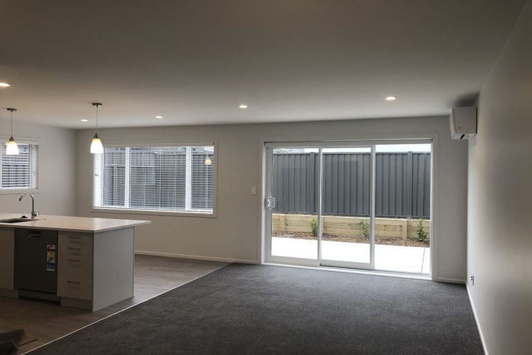 Photo of property in 28 Pateke Drive, Kenepuru, Porirua, 5022