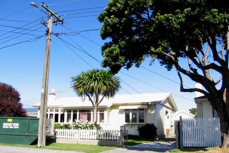 Photo of property in 8 North Street, Petone, Lower Hutt, 5012