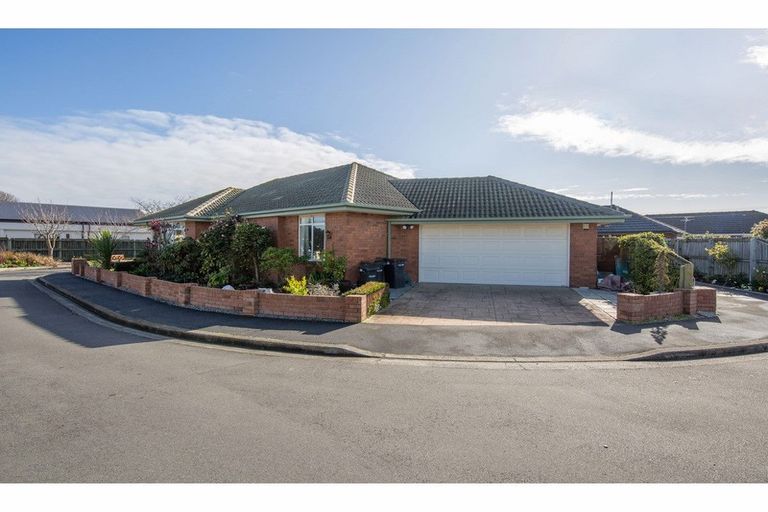 Photo of property in 2 Cherrytree Lane, Spreydon, Christchurch, 8024