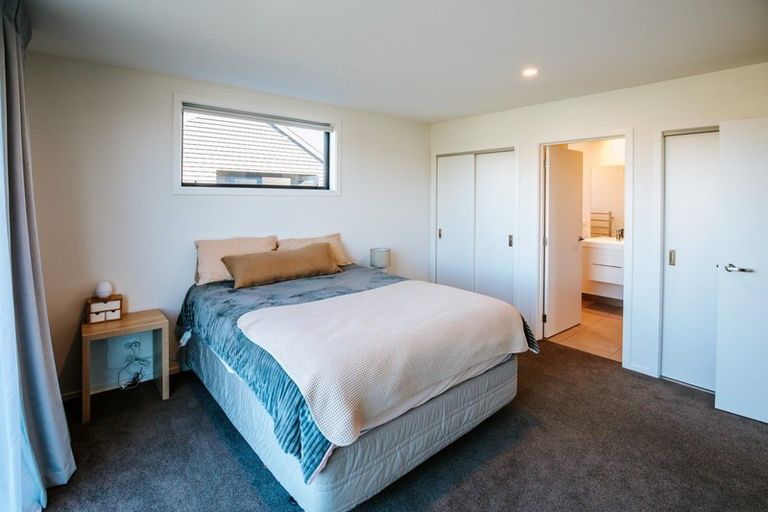 Photo of property in 4 Matakanui Lane, Wanaka, 9305