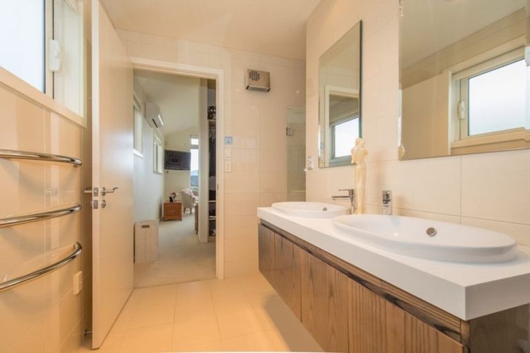 Photo of property in 22 Old Station Avenue, Wanaka, 9305