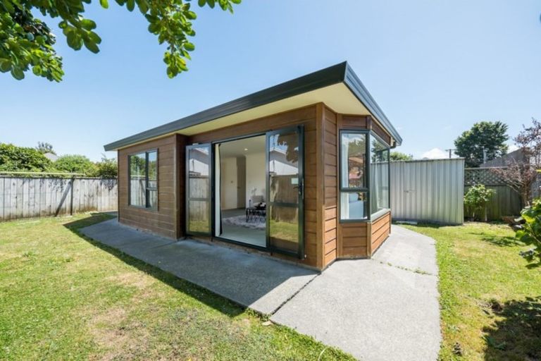 Photo of property in 2/942 High Street, Avalon, Lower Hutt, 5011
