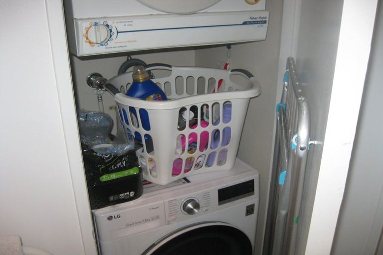 Photo of property in Gerondis Bldg Apartments, 407/60 Willis Street, Wellington Central, Wellington, 6011