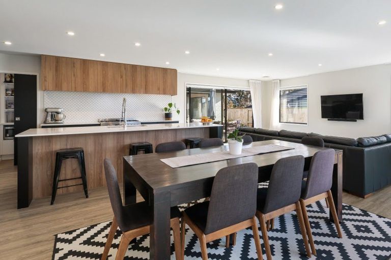 Photo of property in 18 Charlotte Drive, Omokoroa, 3114