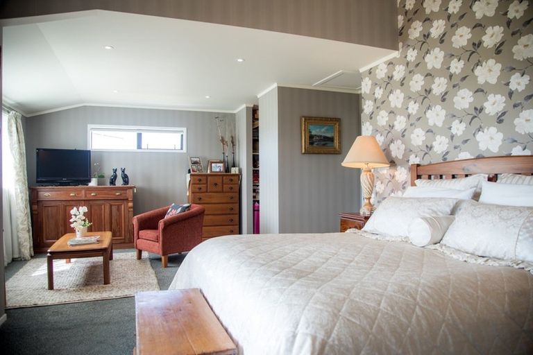 Photo of property in 2 Banks Street, Cooks Beach, Whitianga, 3591