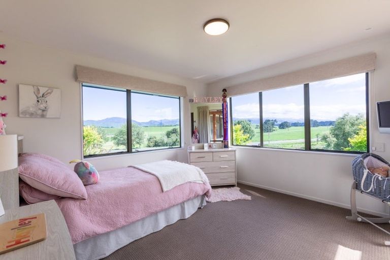 Photo of property in 14 Centre Road, Matamau, Dannevirke, 4977