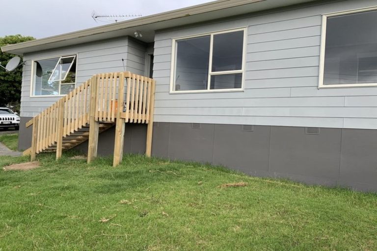 Photo of property in 12 Broadfield Street, Massey, Auckland, 0614