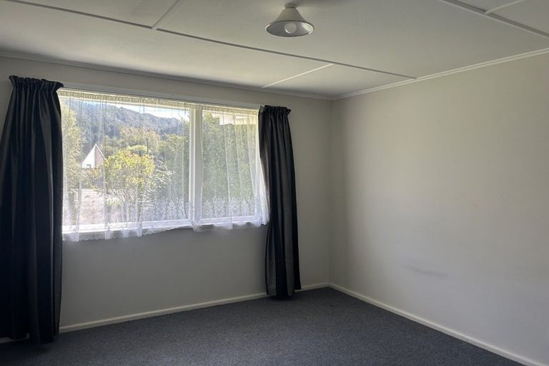 Photo of property in 14 Wairau Road, Picton, 7220