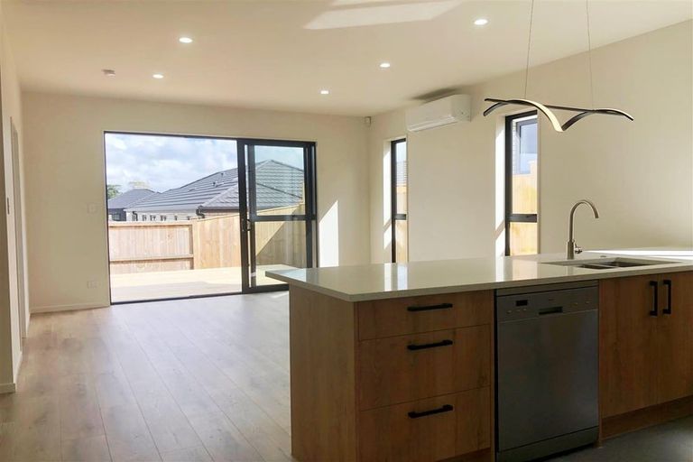 Photo of property in 8 Enchantment Lane, Karaka, Papakura, 2113