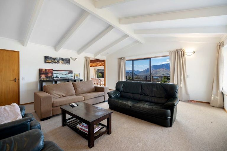 Photo of property in 8 Avalon Crescent, Fernhill, Queenstown, 9300