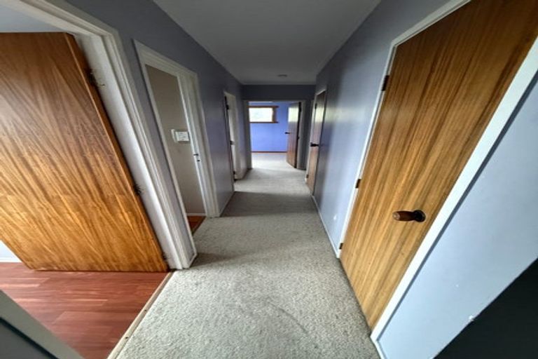 Photo of property in 2/521 Glenfield Road, Glenfield, Auckland, 0629