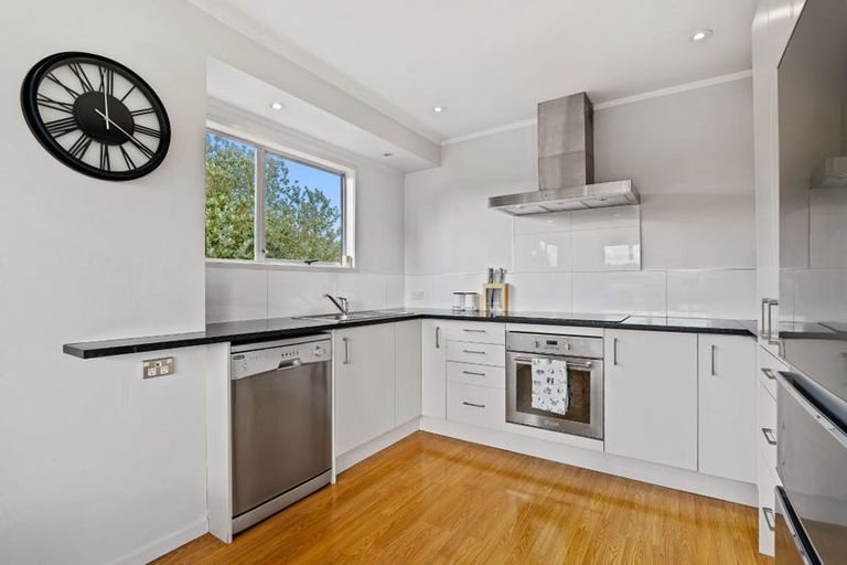 Photo of property in 16 Arlette Place, Massey, Auckland, 0614