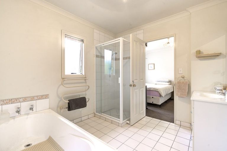 Photo of property in 126 Collins Road, Melville, Hamilton, 3206