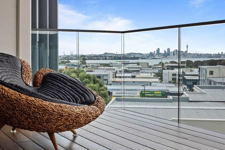 Photo of property in 306/8a Lake Pupuke Drive, Takapuna, Auckland, 0622