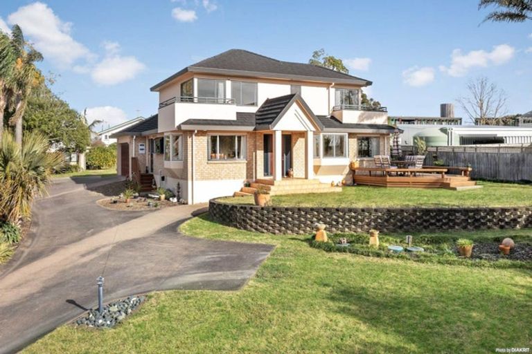 Photo of property in 16 Sunny Crescent, Huapai, Kumeu, 0810