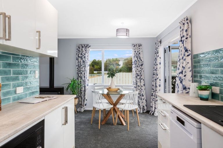 Photo of property in 10 Grimsby Grove, Wainuiomata, Lower Hutt, 5014