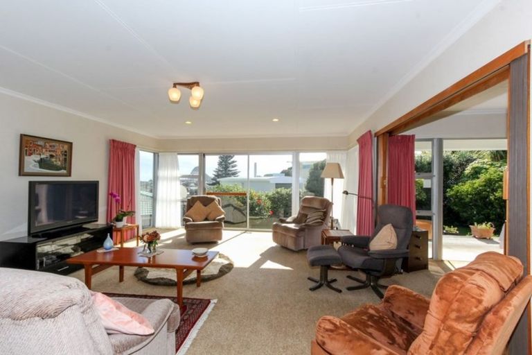Photo of property in 5 Renown Place, Spotswood, New Plymouth, 4310