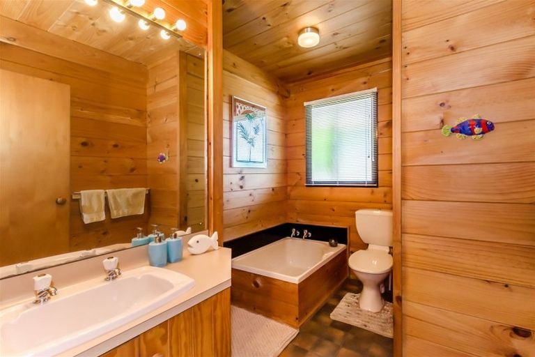 Photo of property in 20 Pohutukawa Crescent, Raumati Beach, Paraparaumu, 5032