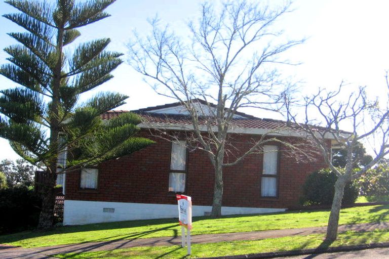 Photo of property in 3 Kingsclere Place, Goodwood Heights, Auckland, 2105