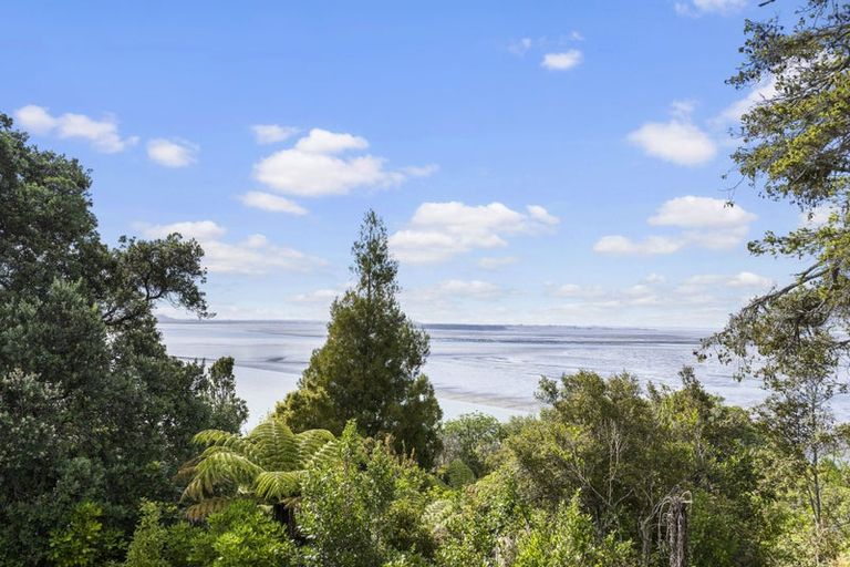 Photo of property in 21a Cleve Road, Green Bay, Auckland, 0604