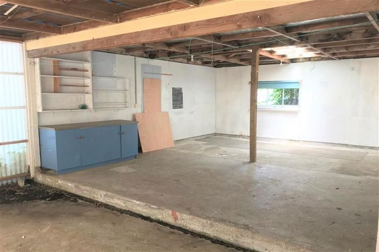 Photo of property in 28 Morley Street, New Plymouth, 4310