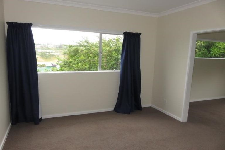 Photo of property in 27 Stewart Drive, Newlands, Wellington, 6037