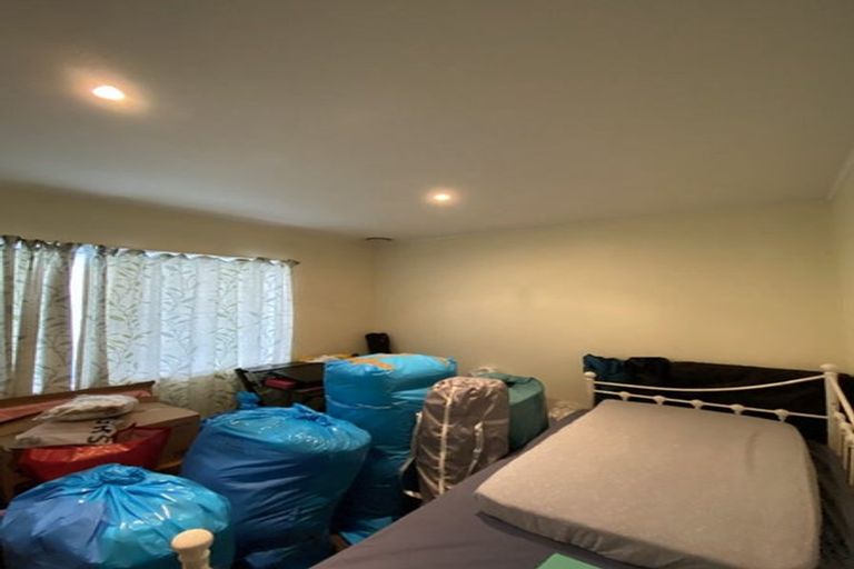 Photo of property in 33 Omapere Street, Whitby, Porirua, 5024