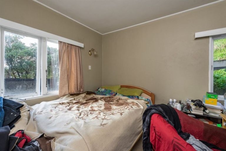 Photo of property in 2 Birdwood Street, Karori, Wellington, 6012