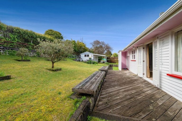 Photo of property in 71 Awanui Street, Merrilands, New Plymouth, 4312