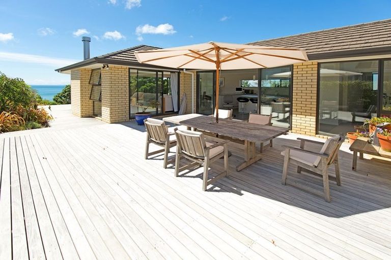 Photo of property in 997 Whangaparaoa Road, Tindalls Beach, Whangaparaoa, 0930