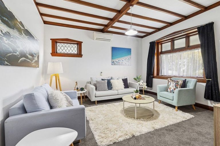 Photo of property in 94 Endeavour Street, Lyall Bay, Wellington, 6022